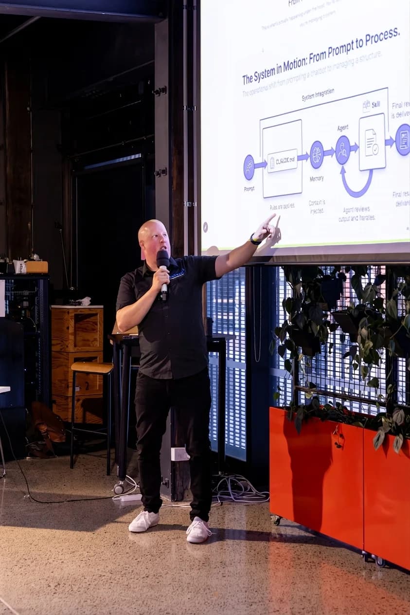 Leo Garcia-Curtis presenting how an AI agent goes from prompt to process at a live workshop